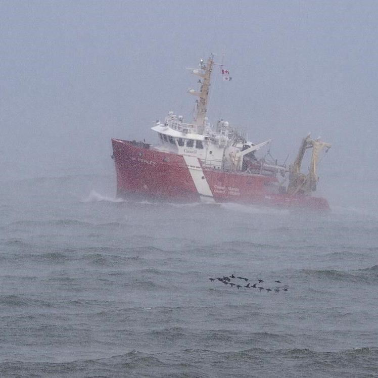 Ottawa to spend $2.5 billion on small vessels as it replaces aging Coast Guard fleet